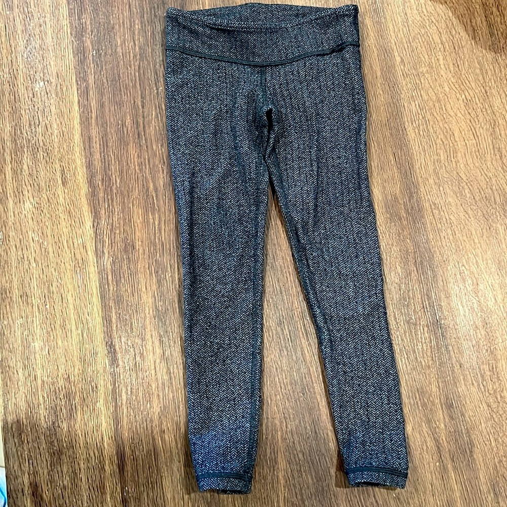 Ivivva EUC Girls Size 6 leggings. Childs Lululemon brand, no longer sold. Grey.
